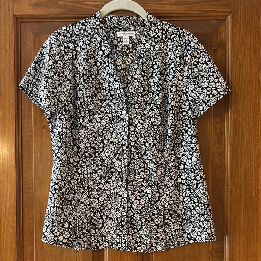 Croft & Barrow PM Women’s button.